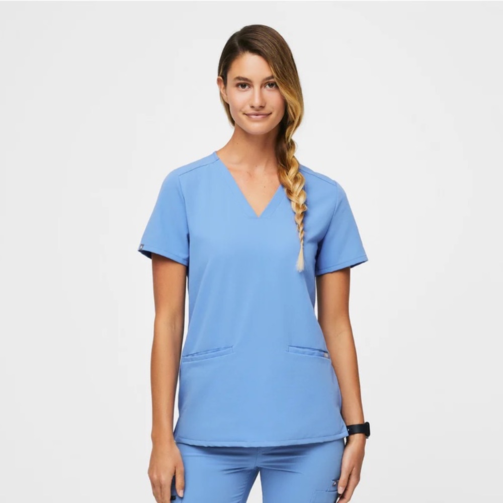 FIGS Casma Three Pocket Scrub Top Womens Small Ceil Blue Short Sleeve V Neck